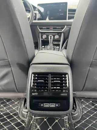 Volkswagen Sagitar 2023 300TSI DSG Premium Edition interior photo 16
