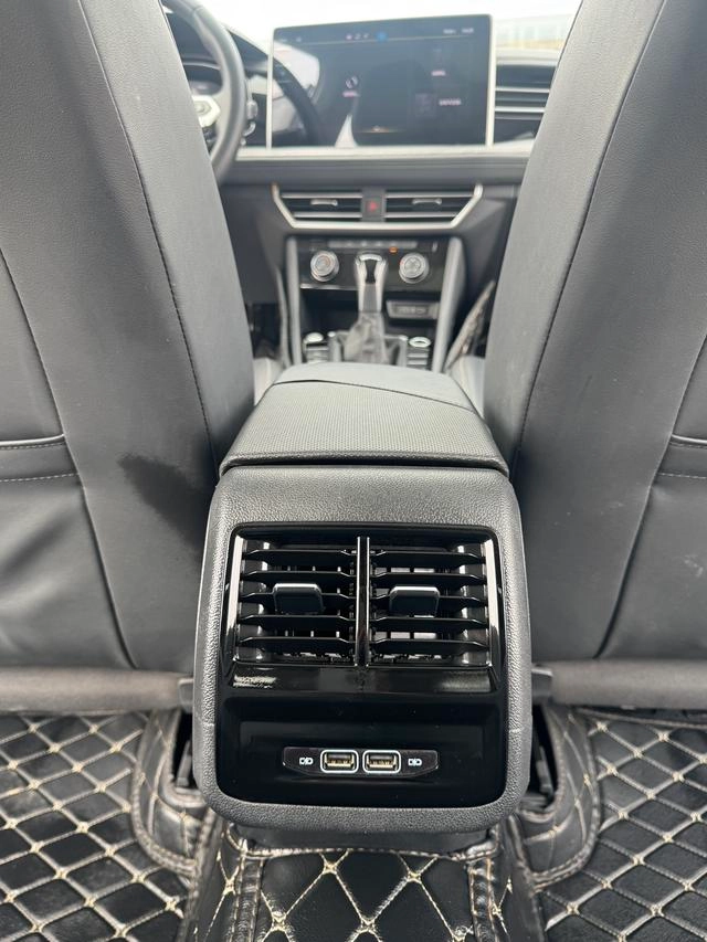 Volkswagen Sagitar 2023 300TSI DSG Premium Edition interior photo 16