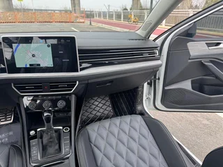 Volkswagen Sagitar 2023 300TSI DSG Premium Edition interior photo 19