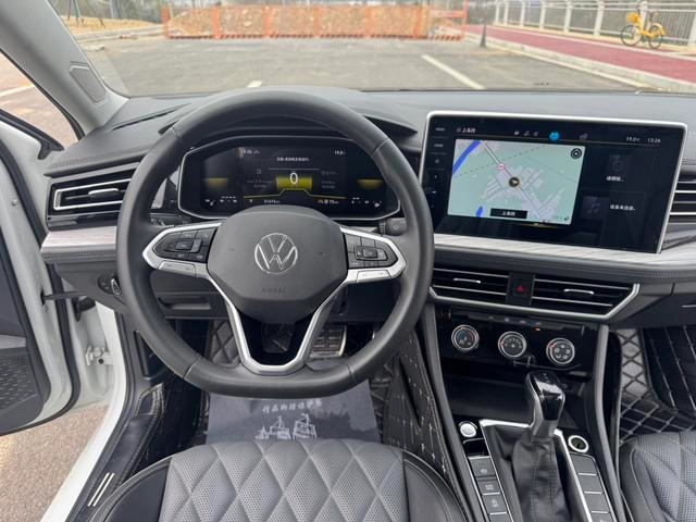 Volkswagen Sagitar 2023 300TSI DSG Premium Edition interior photo 20