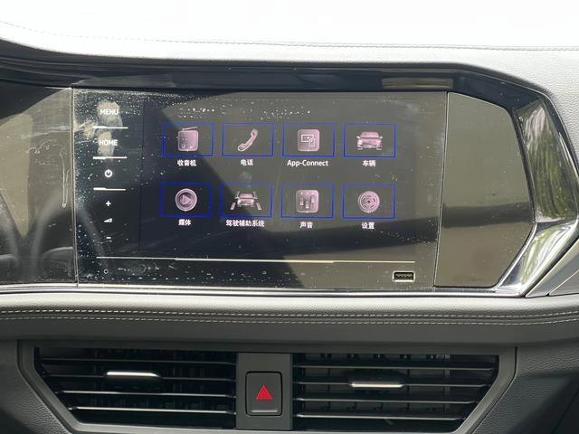 Volkswagen Sagitar 2021 280TSI DSG Premium Edition interior photo 13