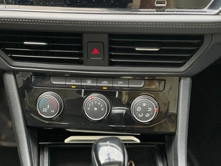 Volkswagen Sagitar 2021 280TSI DSG Premium Edition interior photo 16