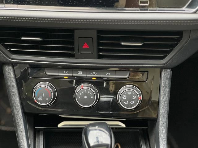 Volkswagen Sagitar 2021 280TSI DSG Premium Edition interior photo 16
