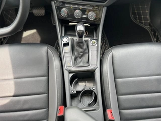 Volkswagen Sagitar 2021 280TSI DSG Premium Edition interior photo 17
