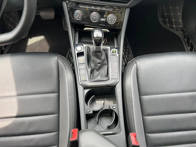 Volkswagen Sagitar 2021 280TSI DSG Premium Edition interior photo 17
