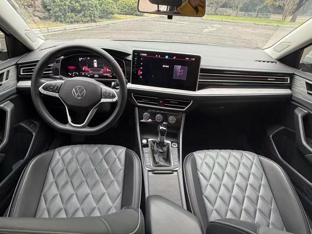 Volkswagen Sagitar 2023 300TSI DSG Premium Edition interior photo 8