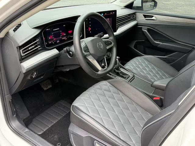 Volkswagen Sagitar 2023 300TSI DSG Premium Edition interior photo 9