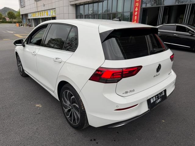 Volkswagen Golf 2021 280TSI DSG 30 Юбилейное издание интерьер фото 9 Volkswagen Golf 2021 280TSI DSG 30 Юбилейное издание интерьер фото 9