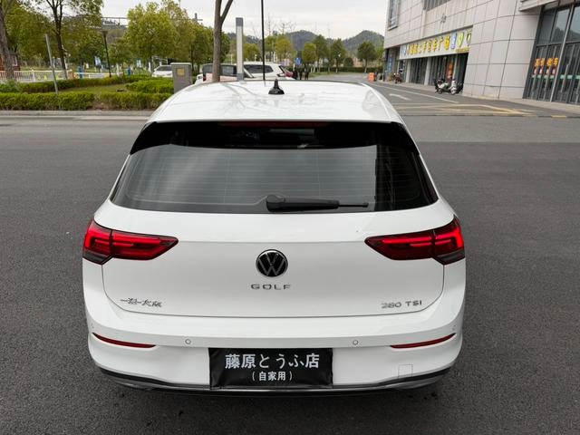Volkswagen Golf 2021 280TSI DSG 30 Юбилейное издание интерьер фото 10 Volkswagen Golf 2021 280TSI DSG 30 Юбилейное издание интерьер фото 10