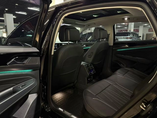 Volkswagen Passat 2023 330TSI Version de luxe intérieur photo 6