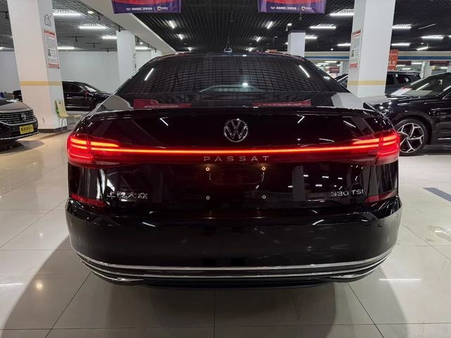 Volkswagen Passat 2023 330TSI Version de luxe intérieur photo 8