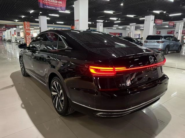 Volkswagen Passat 2023 330TSI Version de luxe intérieur photo 9