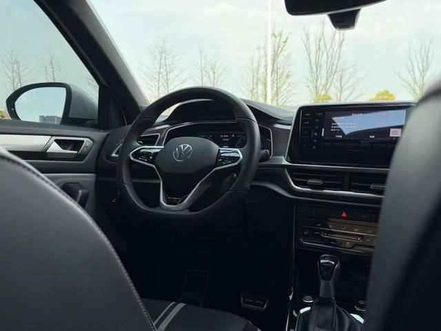 Volkswagen T-Roc 2024 300TSI DSG Chen Guang Edition interior photo 13