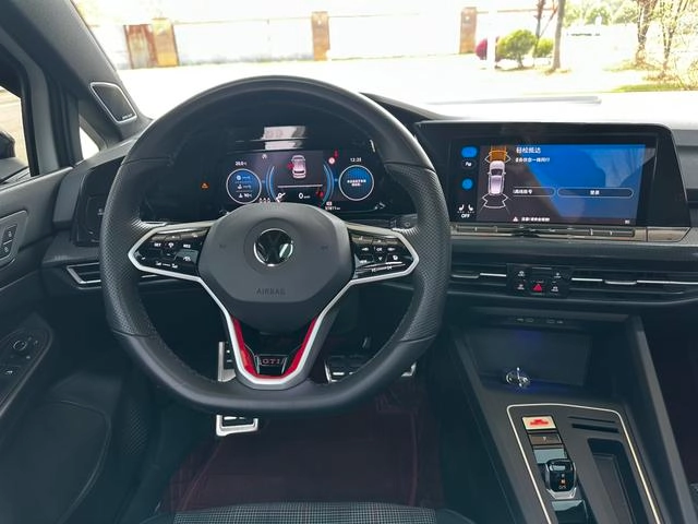 Volkswagen Golf GTI 2021 380TSI DSG GTI interior photo 15