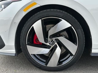 Volkswagen Golf GTI 2021 380TSI DSG GTI interior photo 18