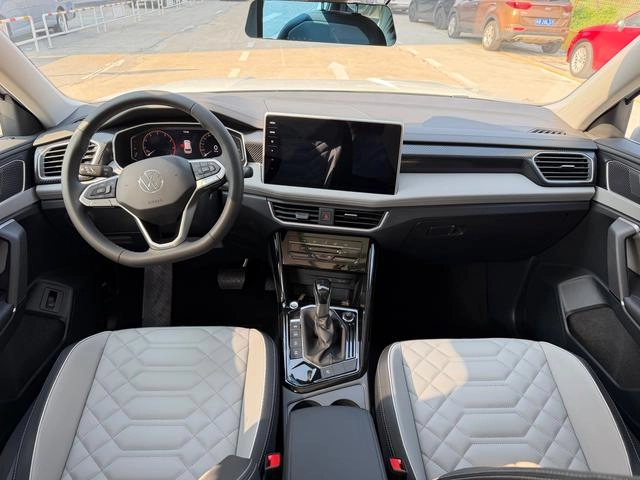 Volkswagen Tayron 2024 300TSI Двухприводный люкс Plus Расширенная версия интерьер фото 7