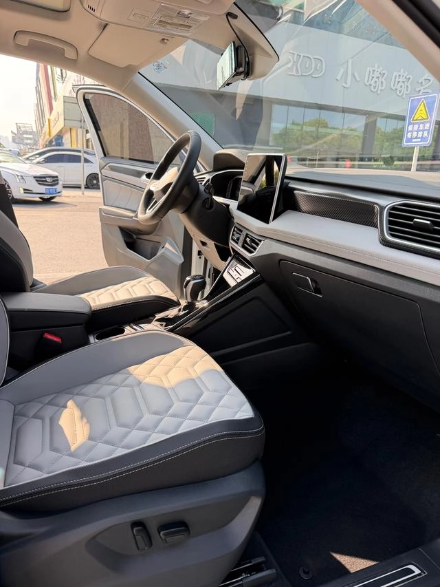 Volkswagen Tayron 2024 300TSI Двухприводный люкс Plus Расширенная версия интерьер фото 8