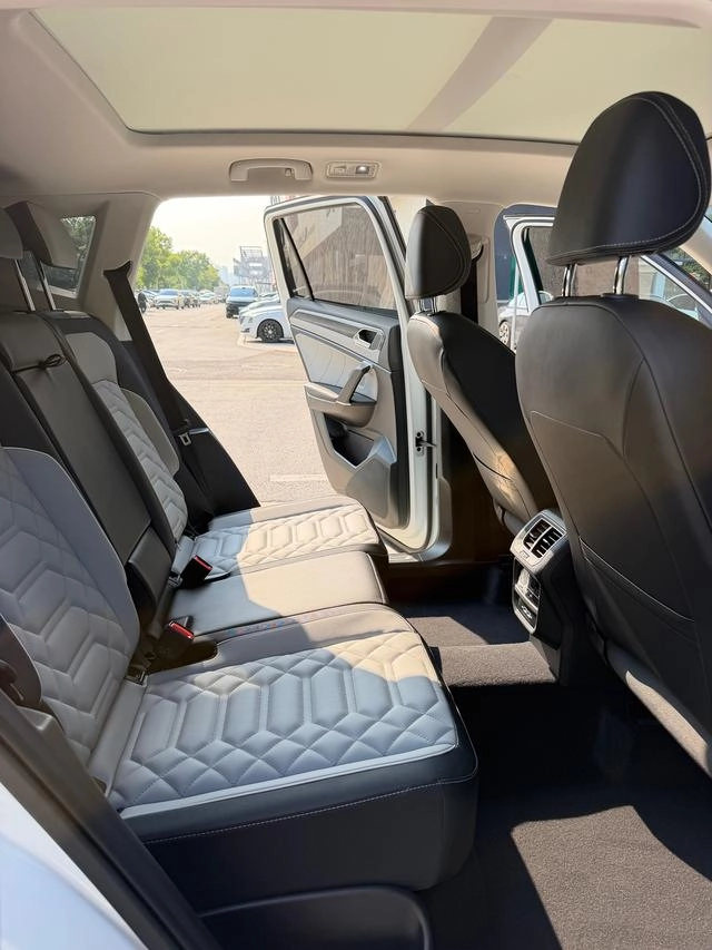 Volkswagen Tayron 2024 300TSI Двухприводный люкс Plus Расширенная версия интерьер фото 9