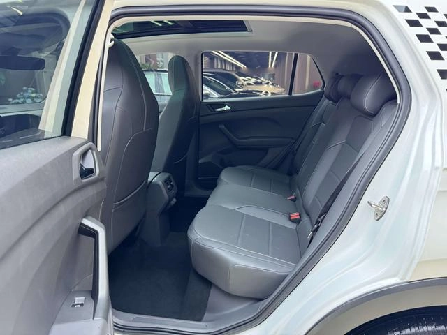 Volkswagen T-Cross 2022 280TSI DSG Luxury Edition interior photo 10
