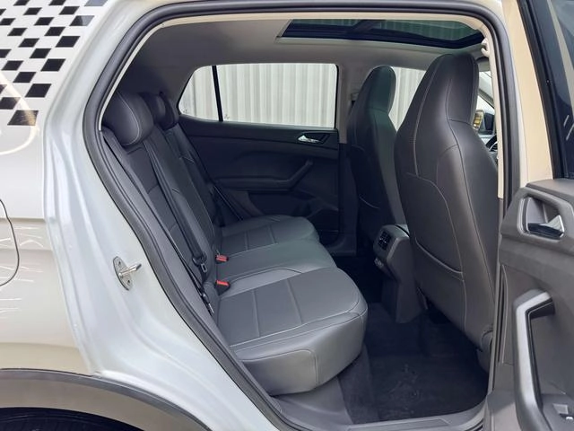 Volkswagen T-Cross 2022 280TSI DSG Luxury Edition interior photo 11