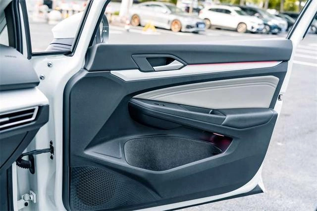 Volkswagen Golf 2021 200TSI DSG Pro interior foto 12 Volkswagen Golf 2021 200TSI DSG Pro interior foto 12