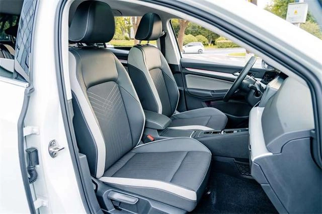 Volkswagen Golf 2021 200TSI DSG Pro interior foto 17 Volkswagen Golf 2021 200TSI DSG Pro interior foto 17