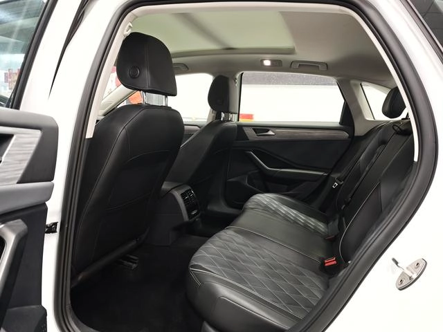 Volkswagen Sagitar 2023 300TSI DSG Premium Edition interior photo 11