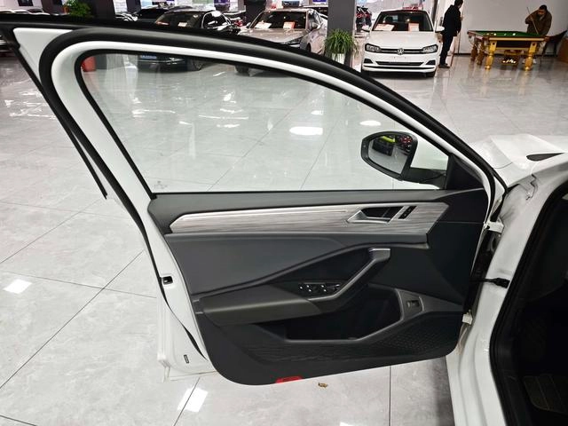 Volkswagen Sagitar 2023 300TSI DSG Premium Edition interior photo 13