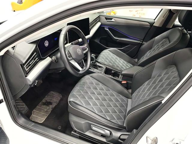 Volkswagen Sagitar 2023 300TSI DSG Premium Edition interior photo 16