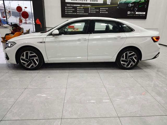 Volkswagen Sagitar 2023 300TSI DSG Premium Edition interior photo 17