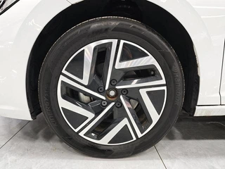 Volkswagen Sagitar 2023 300TSI DSG Premium Edition interior photo 19