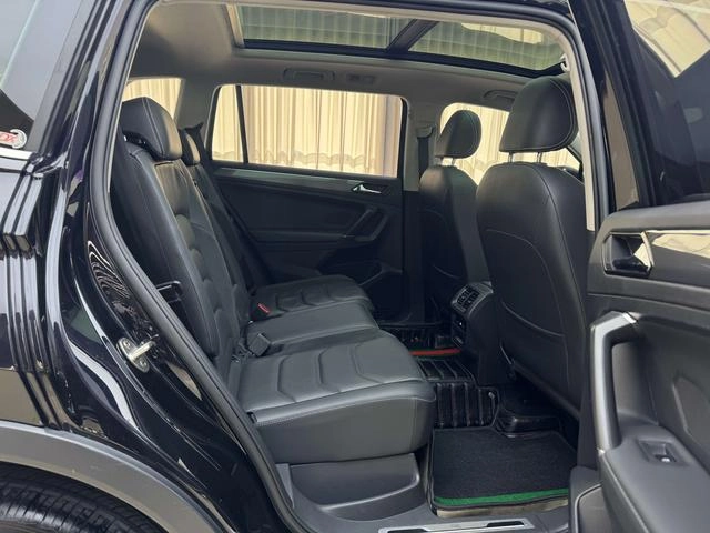 Volkswagen Tiguan L 2021 330TSI Автоматический полный привод R-Line Наслаждайтесь версией интерьер фото 12