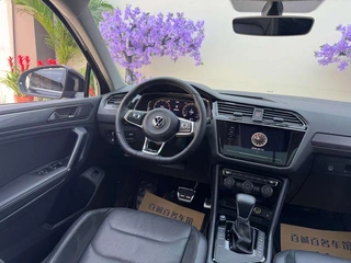 Volkswagen Tiguan L 2021 330TSI Автоматический полный привод R-Line Наслаждайтесь версией интерьер фото 13