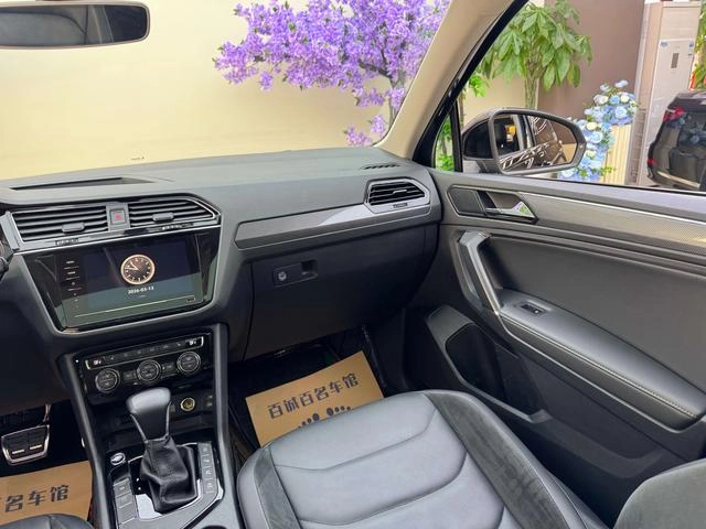 Volkswagen Tiguan L 2021 330TSI Автоматический полный привод R-Line Наслаждайтесь версией интерьер фото 14