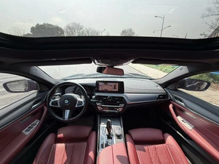 BMW 5 Series 2022 Tres cambios 530Li Tipo de lujo M Conjunto deportivo interior foto 9