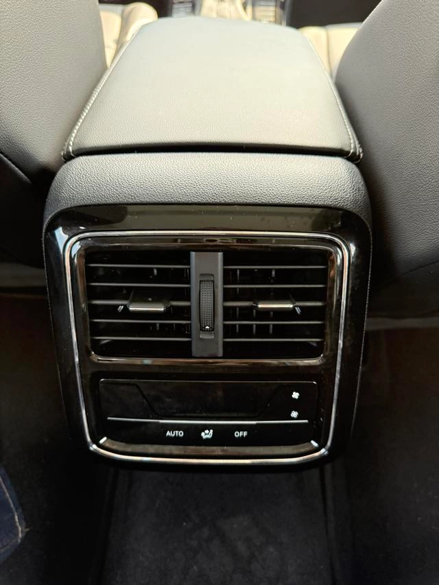 Volkswagen Passat 2024 380TSI Элитная версия интерьер фото 10 Volkswagen Passat 2024 380TSI Элитная версия интерьер фото 10