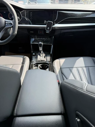 Volkswagen Passat 2024 380TSI Элитная версия интерьер фото 11 Volkswagen Passat 2024 380TSI Элитная версия интерьер фото 11