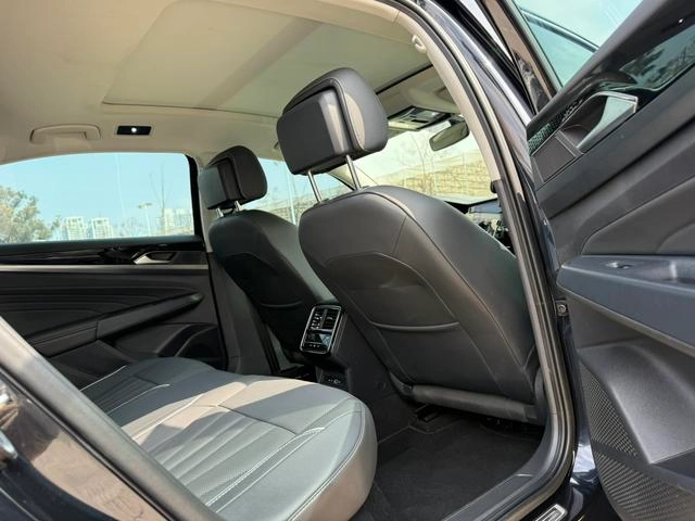 Volkswagen Passat 2024 380TSI Элитная версия интерьер фото 13 Volkswagen Passat 2024 380TSI Элитная версия интерьер фото 13