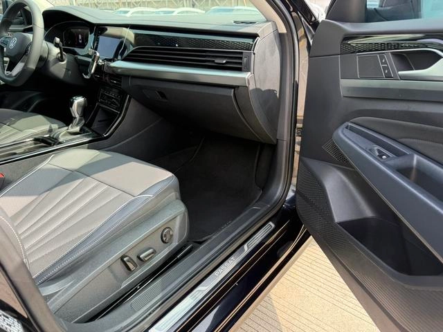 Volkswagen Passat 2024 380TSI Элитная версия интерьер фото 14 Volkswagen Passat 2024 380TSI Элитная версия интерьер фото 14
