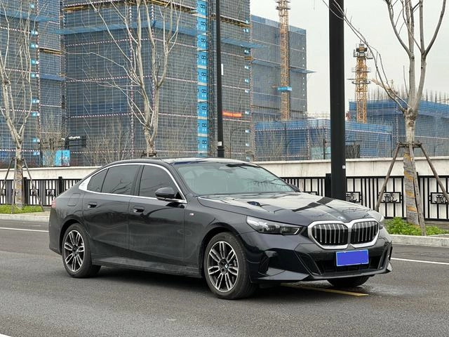 BMW 5 Series 2025 Restyling 530Li Leading Type M Sports suit exterior photo 3