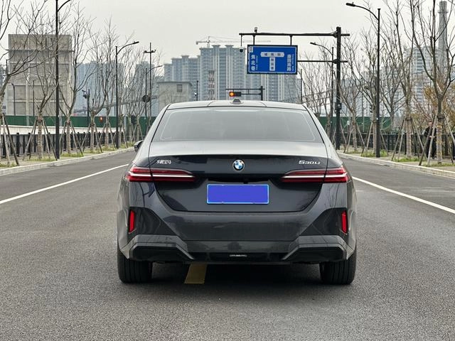 BMW 5 Series 2025 Restyling 530Li Leading Type M Sports suit exterior photo 6