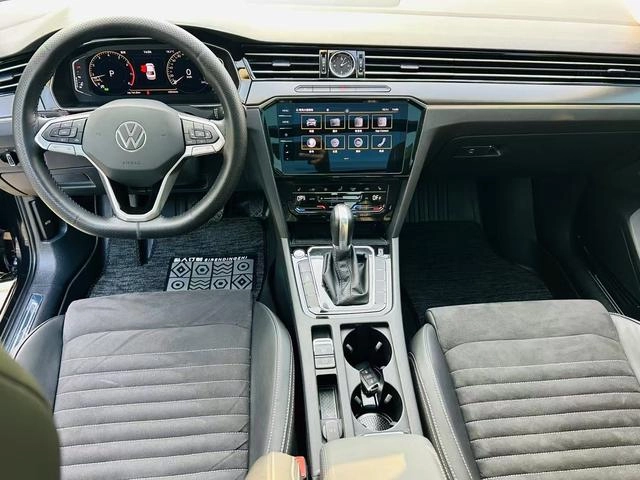 Volkswagen Magotan 2021 330TSI DSG 30 Anniversary Edition interior photo 6