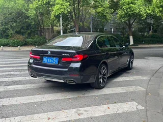 BMW 5 Series 2022 Deuxième lifting 530Li Leader M Ensemble de sport extérieur photo 4