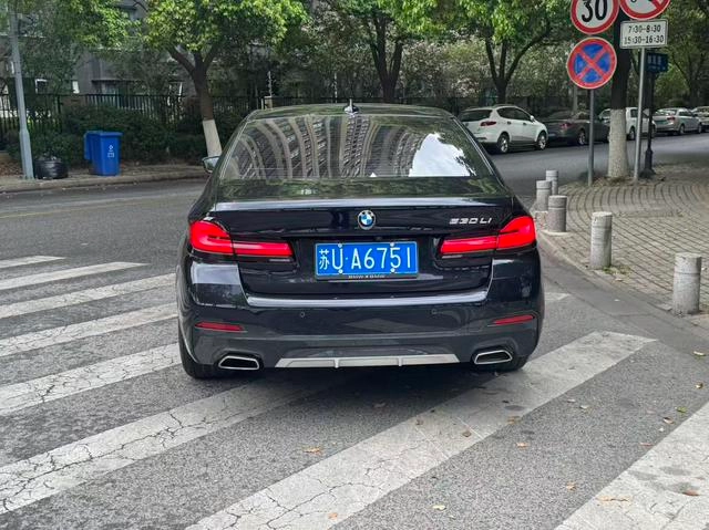 BMW 5 Series 2022 Deuxième lifting 530Li Leader M Ensemble de sport extérieur photo 5