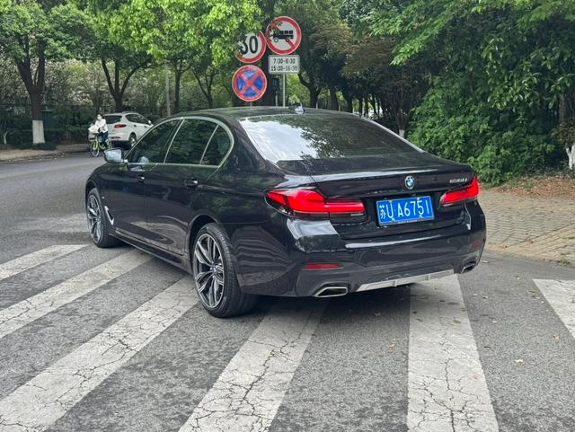 BMW 5 Series 2022 Deuxième lifting 530Li Leader M Ensemble de sport extérieur photo 6