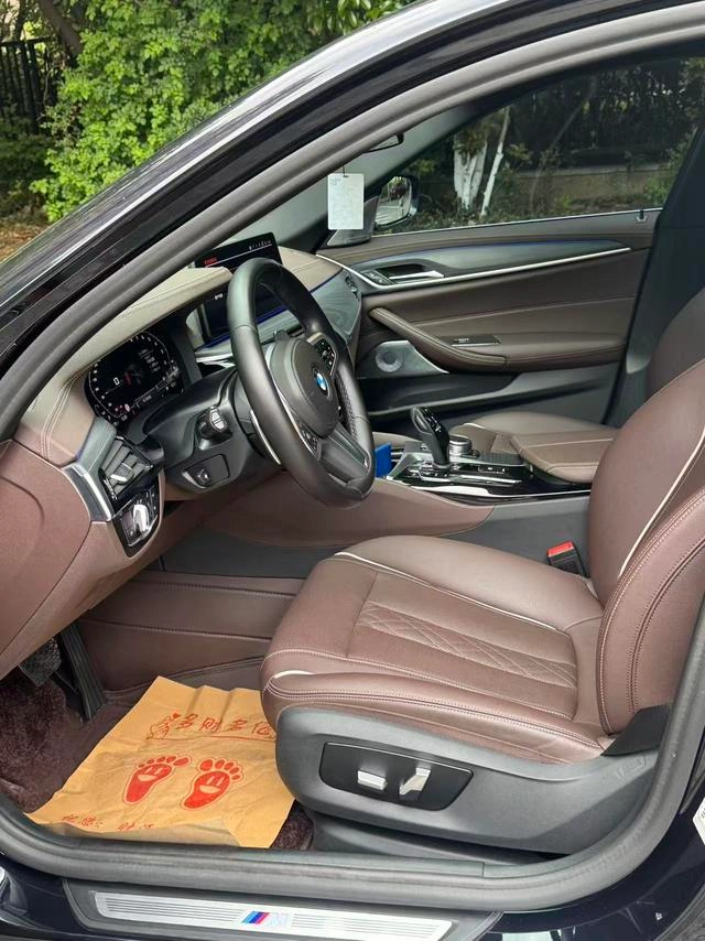 BMW 5 Series 2022 Deuxième lifting 530Li Leader M Ensemble de sport extérieur photo 7