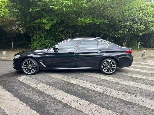 BMW 5 Series 2022 Deuxième lifting 530Li Leader M Ensemble de sport intérieur photo 9