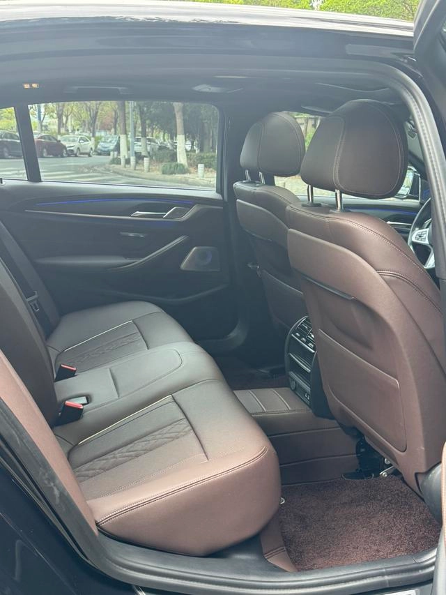 BMW 5 Series 2022 Deuxième lifting 530Li Leader M Ensemble de sport intérieur photo 11