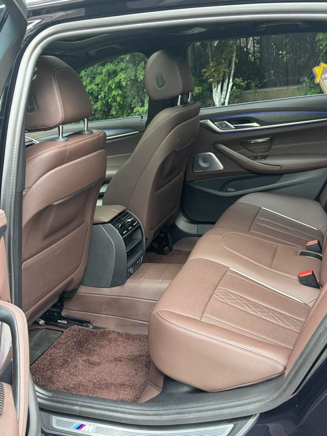 BMW 5 Series 2022 Deuxième lifting 530Li Leader M Ensemble de sport intérieur photo 12