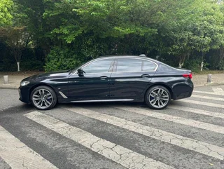 BMW 5 Series 2022 Deuxième lifting 530Li Leader M Ensemble de sport intérieur photo 13